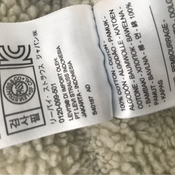 Levi’s Denim Trucker Jacket - Picture 7 of 7